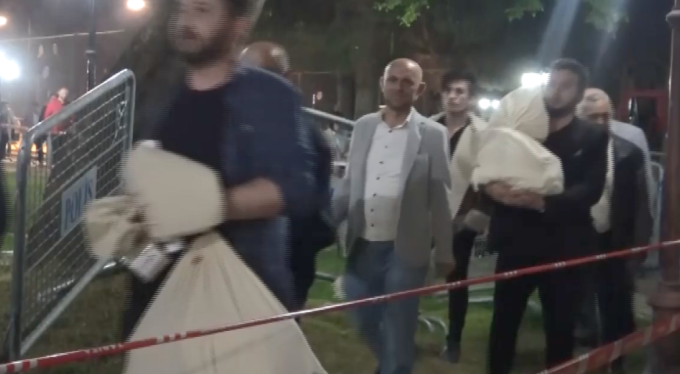 Bursa'da Yüksek Seçim Kurulu önünde kilometrelerce oy kuyruğu!