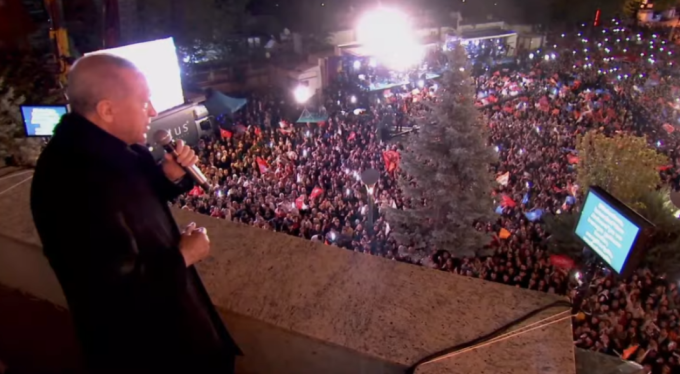 Cumhurbaşkanı Erdoğan balkon konuşması yaptı: Açık ara öndeyiz, ilk turda biteceğine inanıyoruz