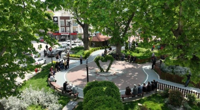 Gürsu'da parklar havaların ısınmasıyla doldu taştı