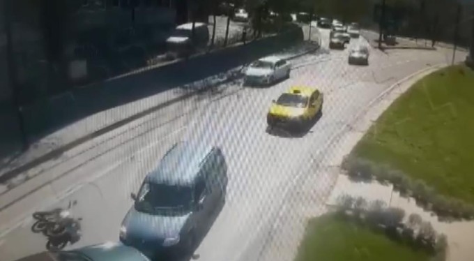 Bursa'da ters şeritten giden otomobil zincirleme kazaya böyle yol açtı