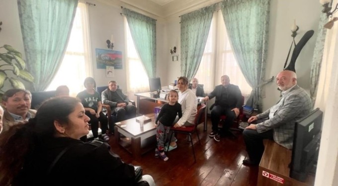 Depremzede aileye AK Parti'den ziyaret