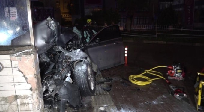 Bursa'da kontrolden çıkan araç hurdaya döndü! Çok sayıda ölü ve yaralı var