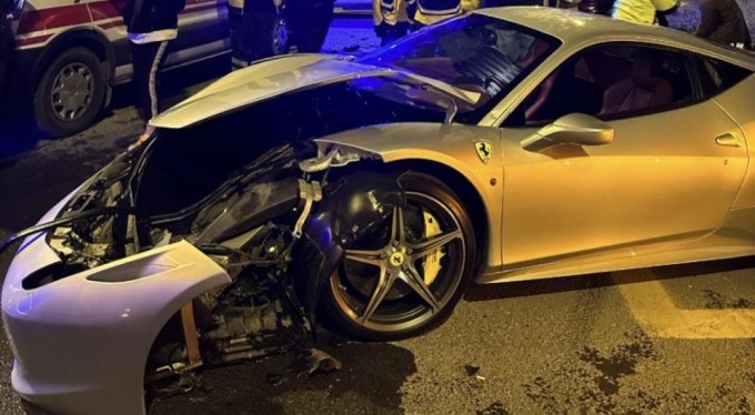 Ünlü otomobil fenomeninin yeni aldığı 14 milyon TL'lik lüks aracı kazaya karıştı!