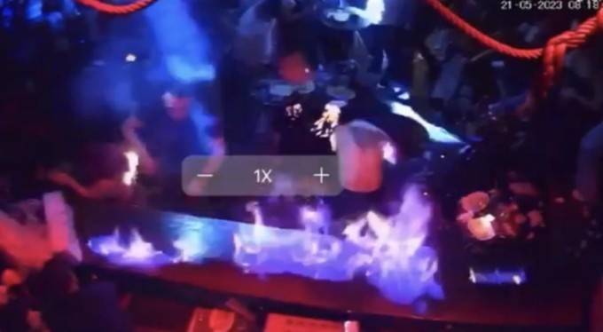 Gece kulübünde dehşet anları! Alev alev yandılar