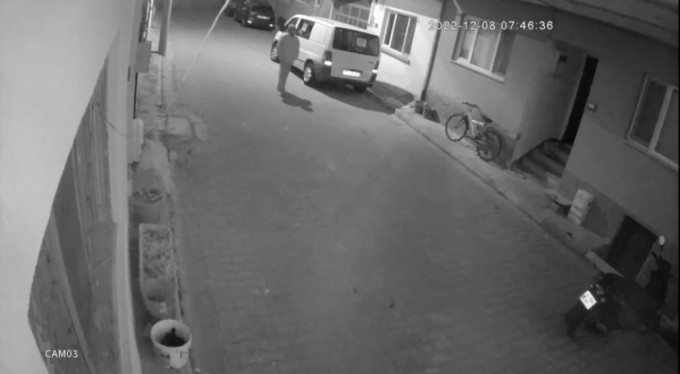 Bursa'da hırsızın rahatlığı 'pes' dedirtti