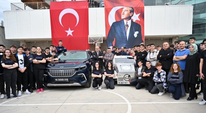 Okulda elektrikli otomobil üreten liseliler, Togg'la buluştu