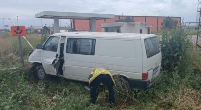 Bursa'da kamyonet  şarampole düştü! Ölü ve yaralı var