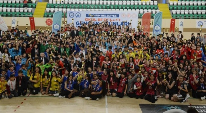 Yıldırım'da Gençlik Oyunları'nda görkemli final