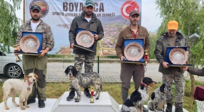 Bursa'da Avcı köpekler ilk sırayı almak için yarıştı