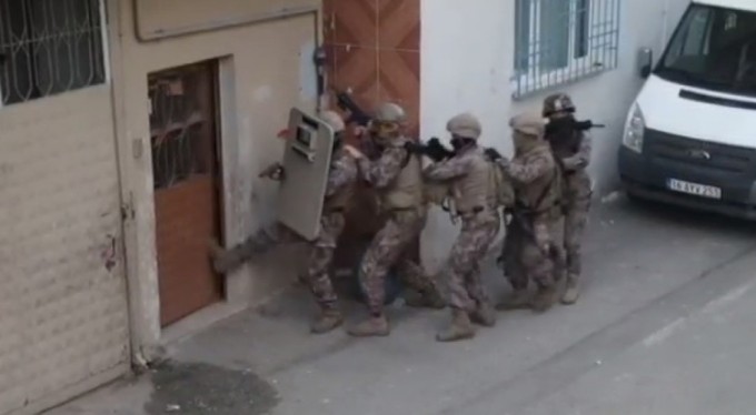 Bursa narkotik polisi uyuşturucu ticareti yapan çeteyi bin polis ile çökertti!