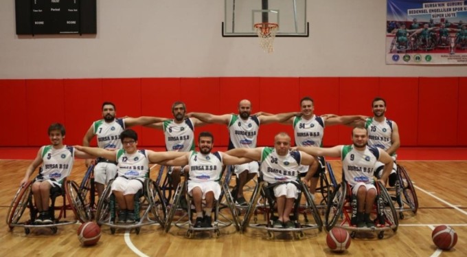 Bursa Büyük Şehirspor,  sporda zirveye oynuyor