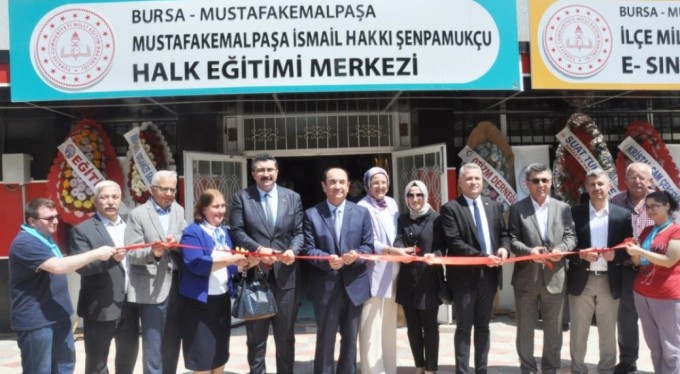 Mustafakemalpaşa Halk Eğitim'den 12 bin kursiyere eğitim