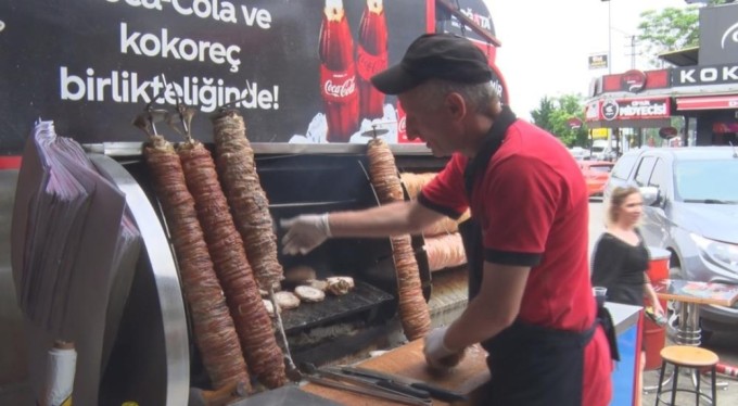 Yunanistan çalmaya devam ediyor! Bu sefer kokoreçi sahiplendiler