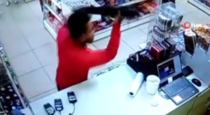 Akıl almaz olay! Tartıştığı kasiyere pompalı tüfekle saldırdı