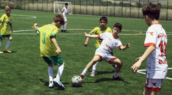 Bursa'da geleceğin futbol yıldızları yetişiyor