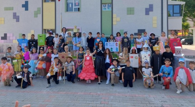 Bursa'da anlamlı defile: 'Ben Çöp Değilim'