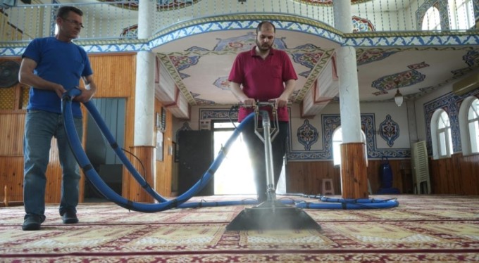 Gemlik Belediyesi'nden ibadethanelerde bayram hazırlığı