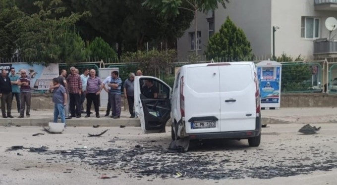 Bursa'da para taşıyan banka minibüsü ile kamyonet çarpıştı! Yaralılar var