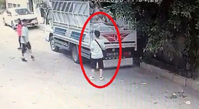 Bursa'da çocukların maytap oyunu pahalıya m&acirc;l oldu! Torpil attıkları kamyonet...