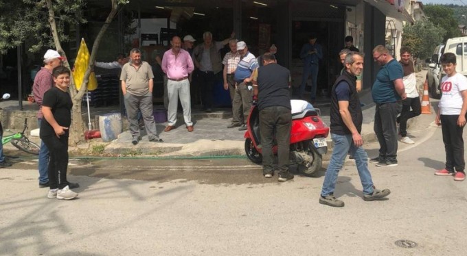 Bursa'da motosikletin içinden 1 metrelik yılan çıktı!
