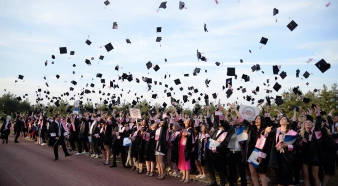 Uludağ Üniversitesi'nde mezuniyet coşkusu