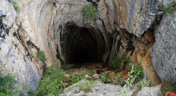Definecilerden akıl almaz kazı! Mağaradaki manzarayla karşılaşınca şoke oldular