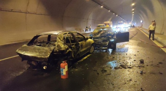 Bursa'da Orha﻿ngazi tünelinde faciadan dönüldü! Araç alevler içinde kaldı