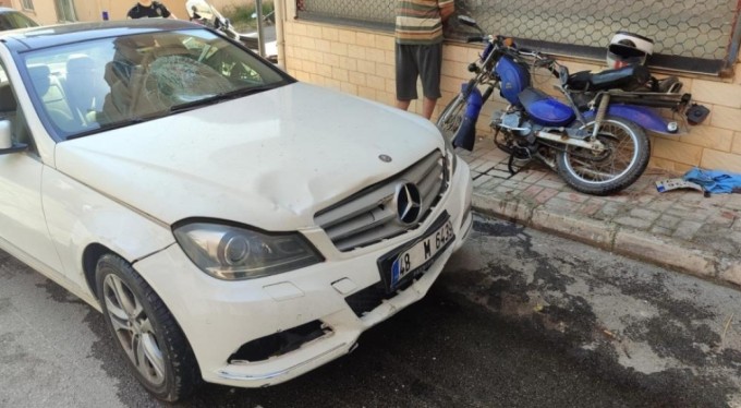 Bursa'da motosiklete çarptı! Ağır yaralı sürücüyü bırakıp kaçtı