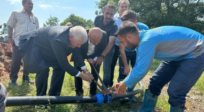 Su geldi mahalleli çifte bayram yaptı