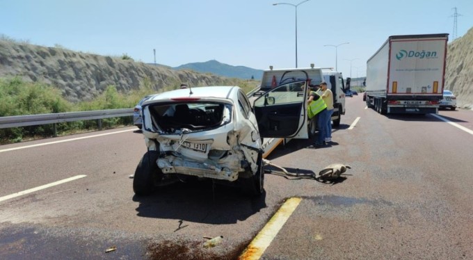 Bursa'da otoyolda feci kaza! Makas atarken...