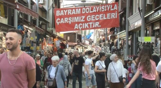 Bursa tarihi Kapalı Çarşı'da bayram yoğunluğu başladı