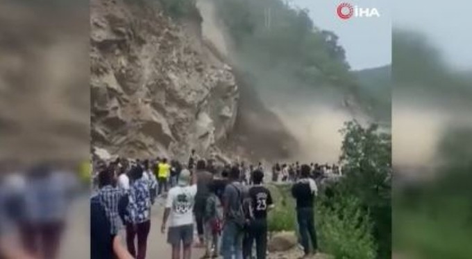 Hindistan'da sel ve toprak kayması: 9 ölü