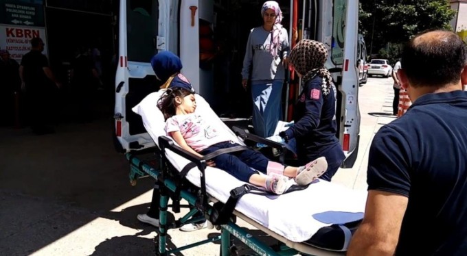 Bursa'da şarjdaki telefonu çıkartırken elektrik akımına kapıldı!