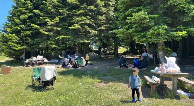 Binlerce vatandaş Uludağ'a akın etti