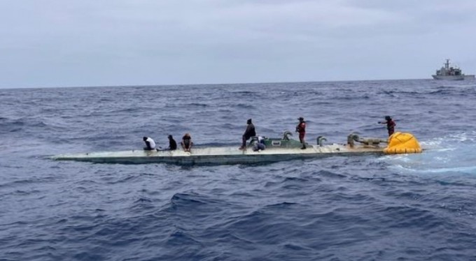 Pasifik açıklarındaki denizaltıda 3,5 tondan fazla uyuşturucu ele geçirildi