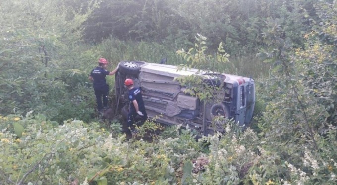Bursa'da kontrolden çıkan araç şarampole yuvarlandı! Çok sayıda yaralı var