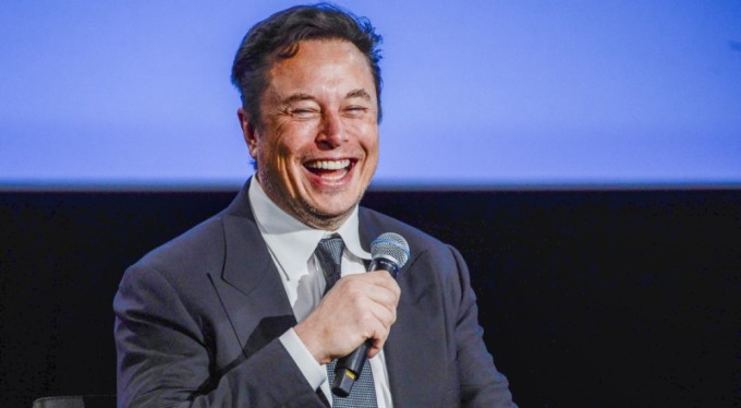 Musk'tan Twitter'a geçici sınırlama