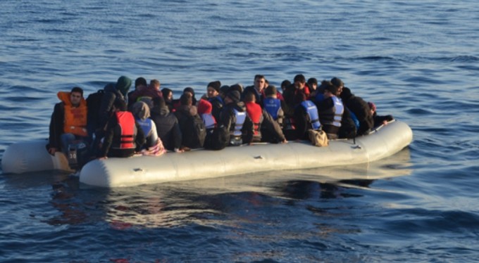 Kanarya Adaları'na giden göçmenleri taşıyan bot battı: 51 ölü