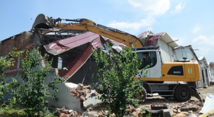 Osmangazi kaçak ve metruk yapılardan temizleniyor