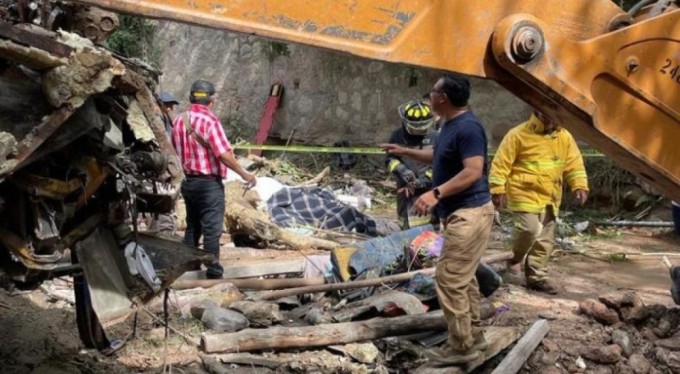 Meksika'da yolcu otobüsü şarampole yuvarlandı: 26 ölü, 17 yaralı