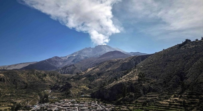 Peru'da Ubinas Yanardağı patladı, acil durum ilan edildi