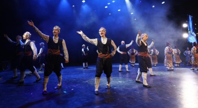 Bursa'da Karagöz Halk Dansları'ndan muhteşem final