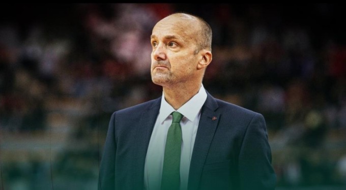 Bursaspor Basketbol, Sloven Başantrenör Jure Zdovc ile anlaştıklarını resmen açıkladı.
