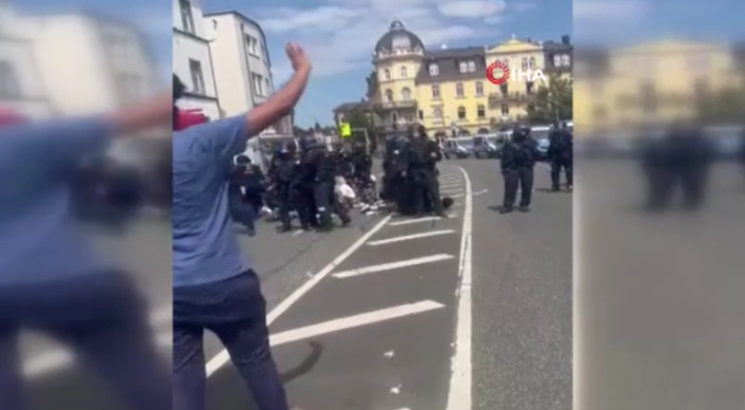 Almanya'da festival karıştı: 26 polis yaralandı