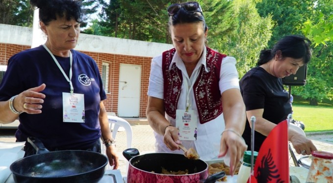 Dansçılar sahnede değil mutfakta ter döktü