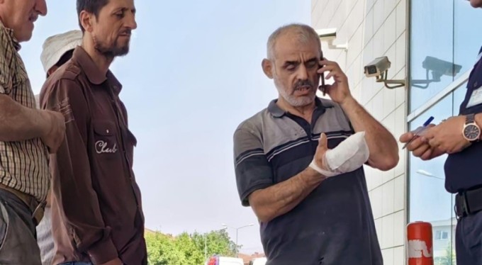 Bursa'da ağaç kesmeye çalıştı parmaklarından oldu!