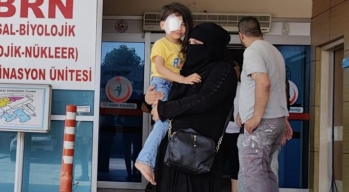 Bursa'da elinde bıçakla koşan çocuğun gözüne bıçak saplandı!