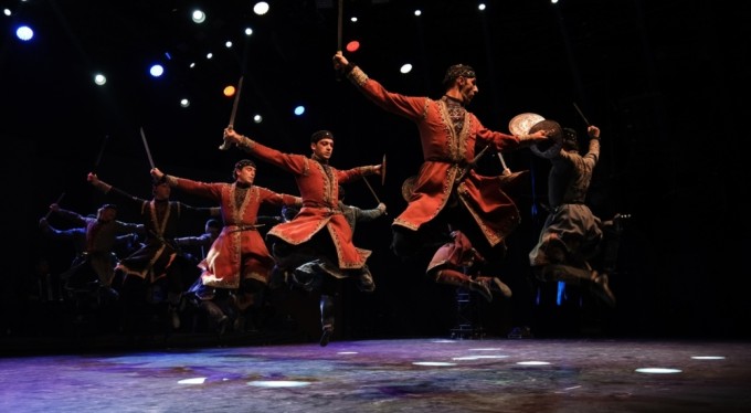 Yer çekimine meydan okuyan gösteri