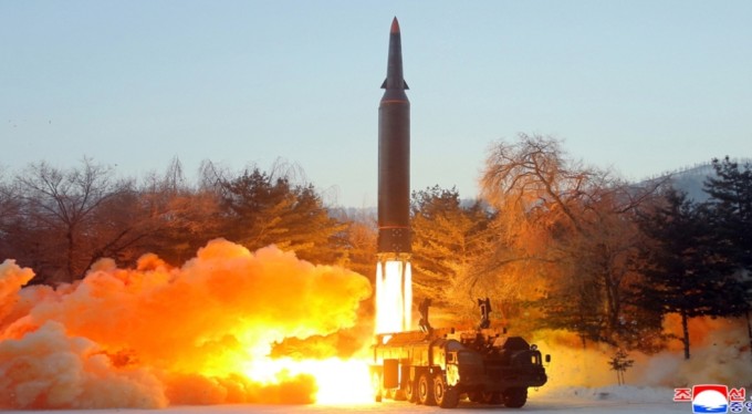 Kuzey Kore balistik füze fırlattı