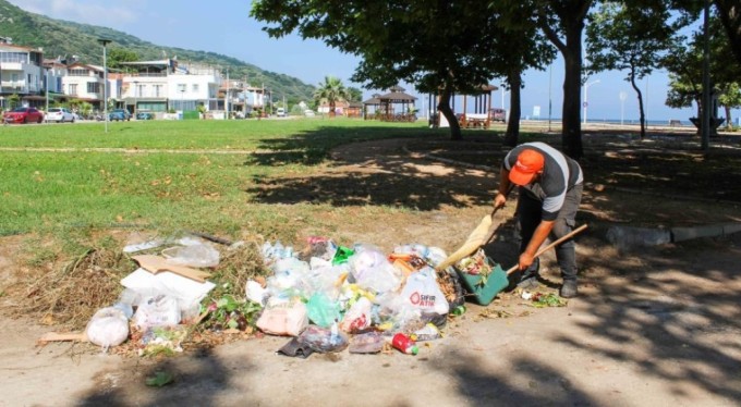 Karacabey'in sahil bölgelerinde hummalı temizlik çalışması